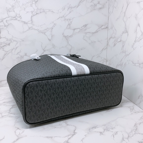 Michael Kors Medium Tote - Picture 8 of 8